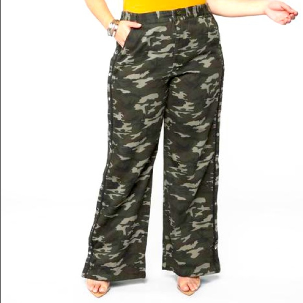 FASHION NOVA Snip Snaps Camo Pants